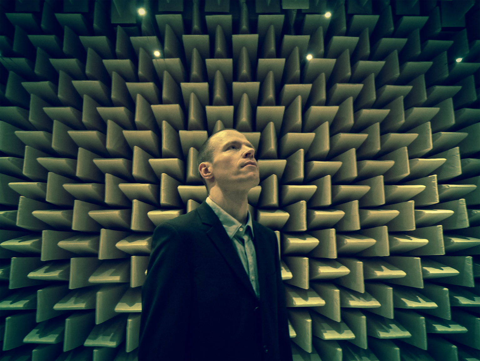 Nemški glasbenik, skladatelj in zvočni umetnik Boris Hegenbart je na festivalu predstavil delo Instrumentarium, v katerem se spoprijema z načeli dub glasbe in jih razvija v samosvojih okvirih. (foto:  © Boris Hegenbart)